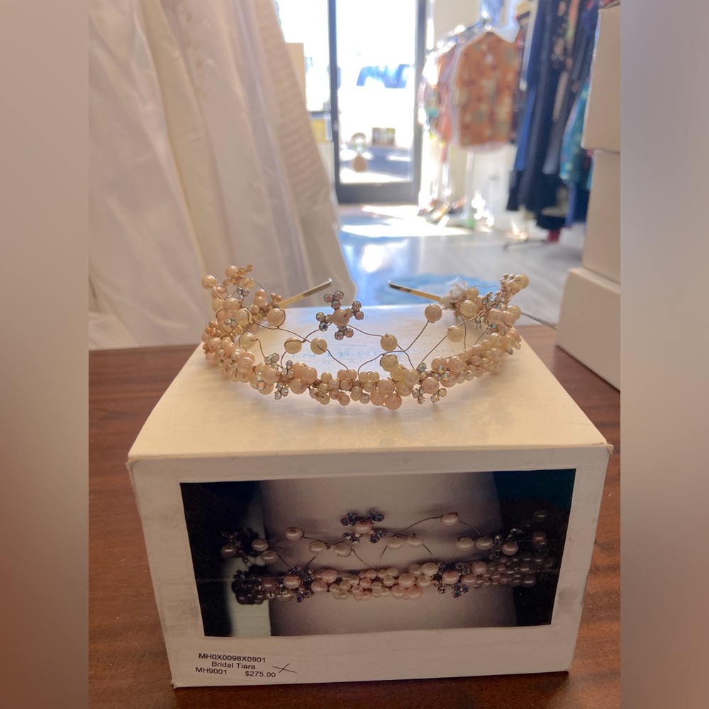 NWT Elen Henderson Tiara
